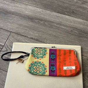 Cute wristlet purse!